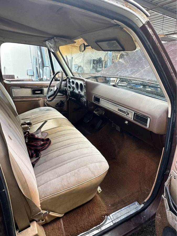 Chevrolet-c30-1978-brown-11