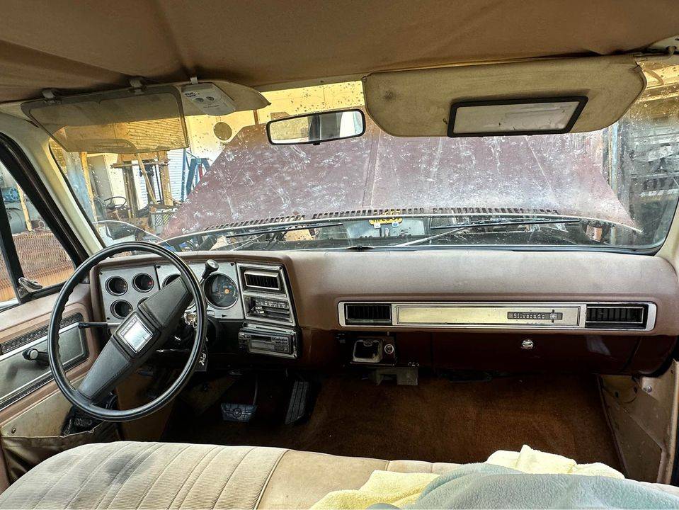 Chevrolet-c30-1978-brown-12