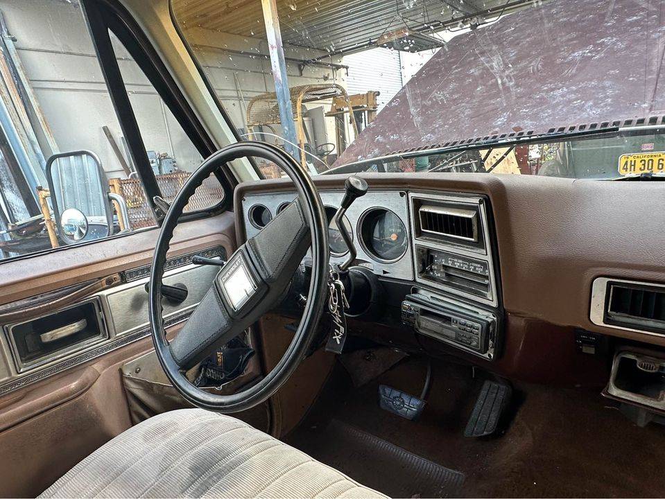 Chevrolet-c30-1978-brown-13