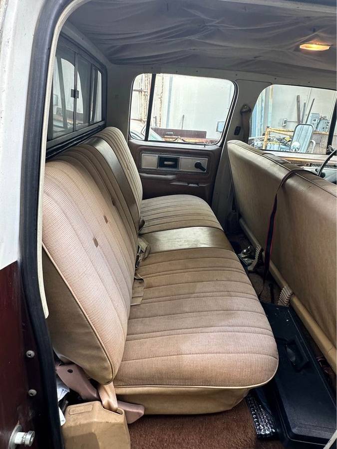 Chevrolet-c30-1978-brown-14
