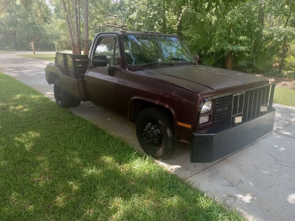 Chevrolet-c30-1983-brown-1