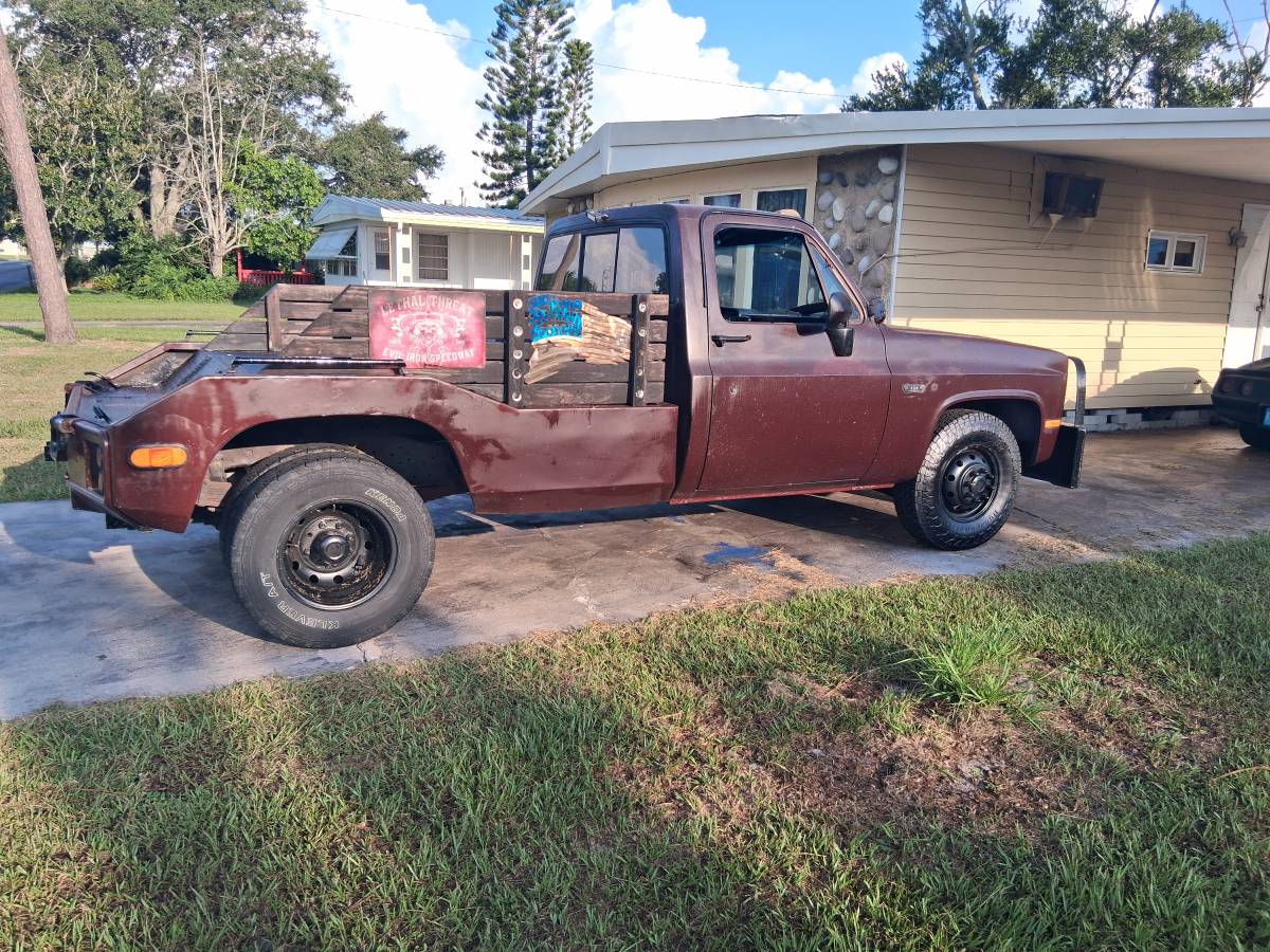 Chevrolet-c30-1983-brown-10