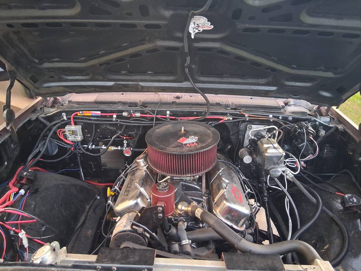 Chevrolet-c30-1983-brown-17