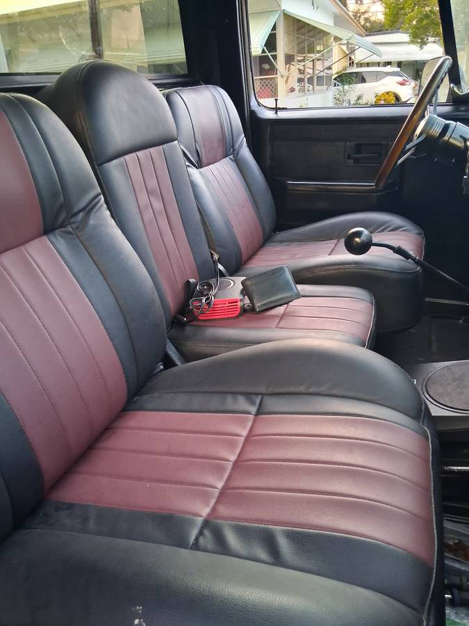Chevrolet-c30-1983-brown-19