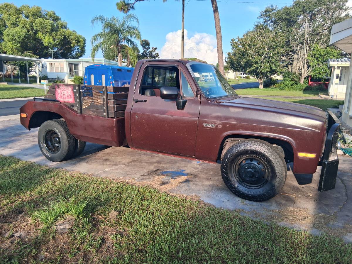 Chevrolet-c30-1983-brown-9