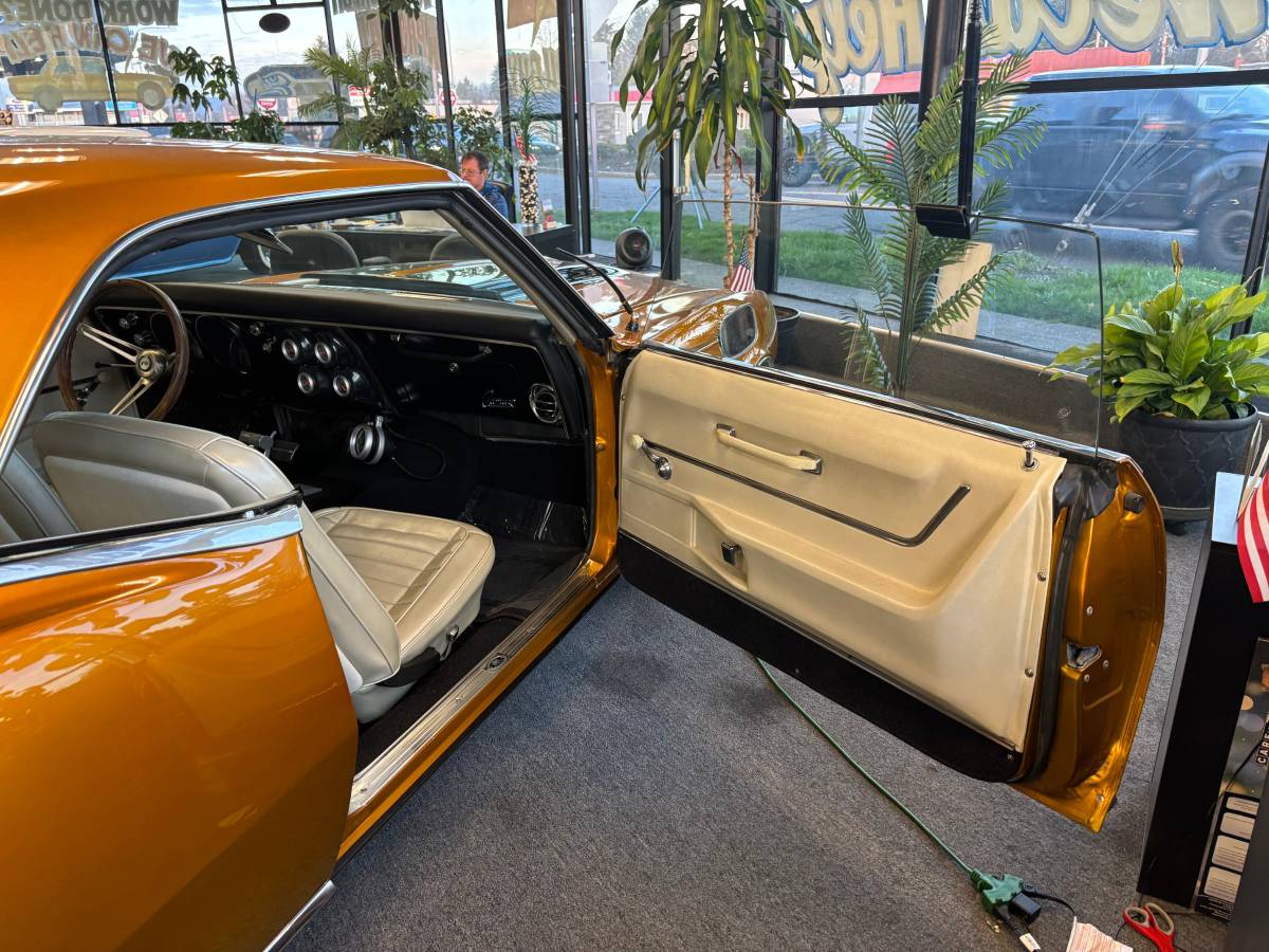 Chevrolet-camaro-1968-orange-17