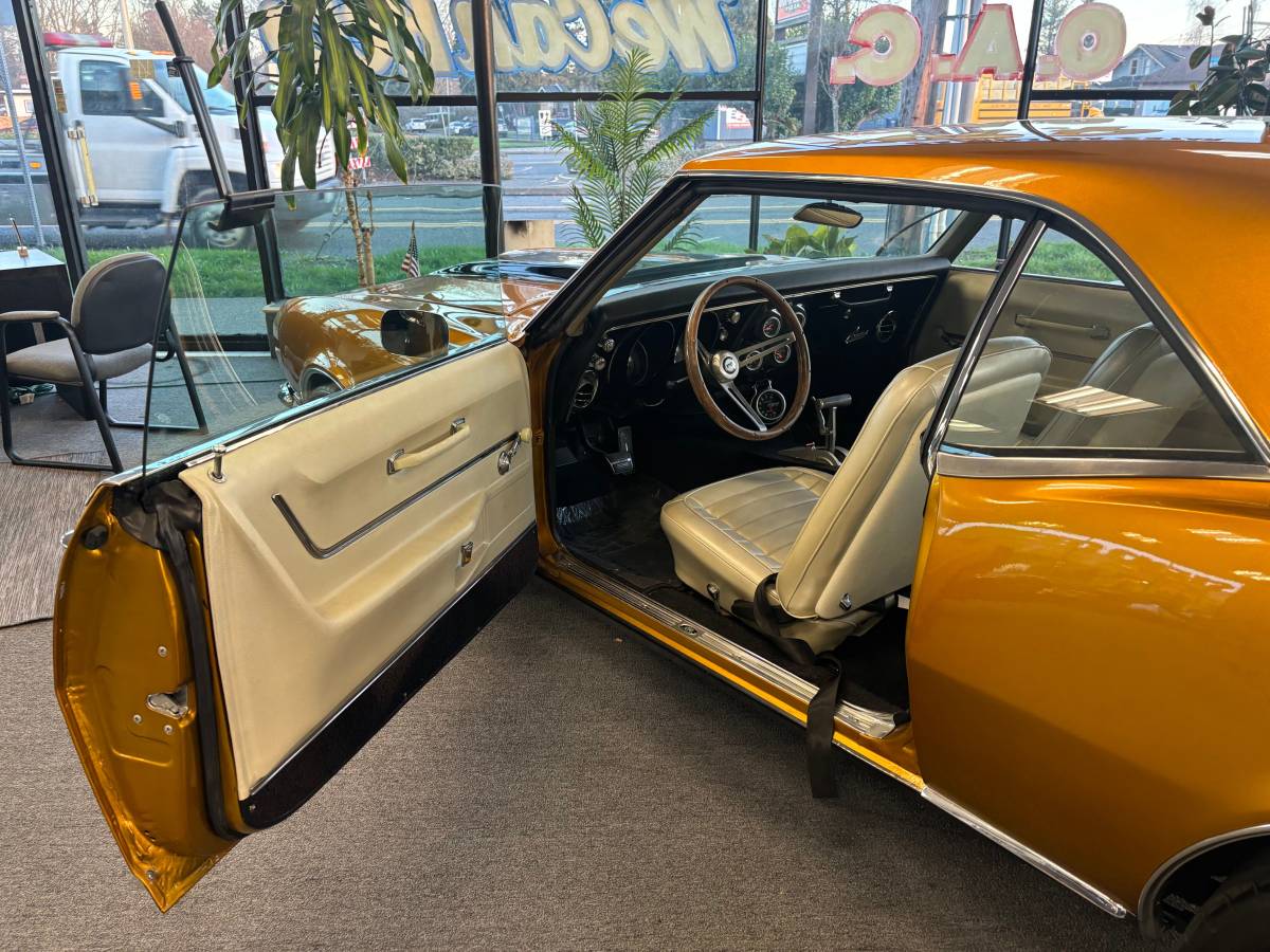 Chevrolet-camaro-1968-orange-4