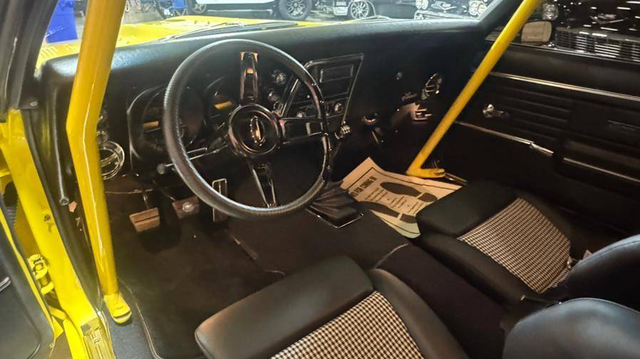 Chevrolet-camaro-1968-yellow-12