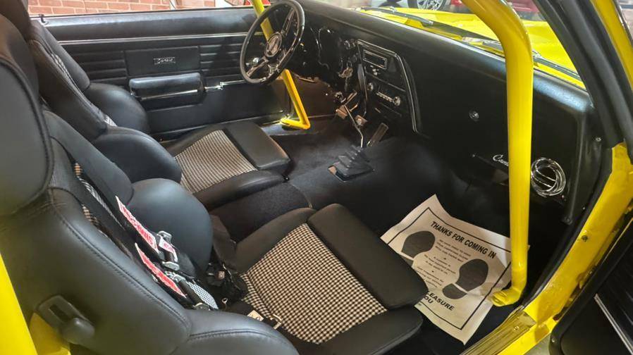 Chevrolet-camaro-1968-yellow-15