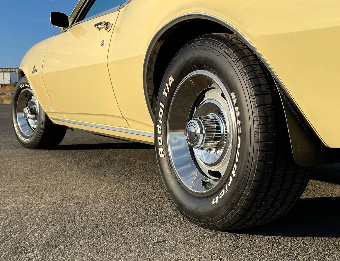 Chevrolet-camaro-1968-yellow-2