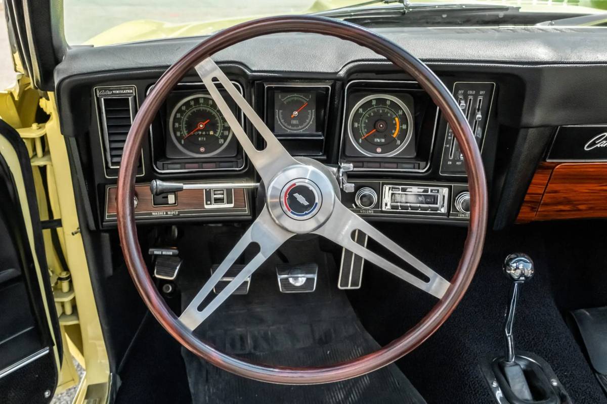 Chevrolet-camaro-1969-yellow-4