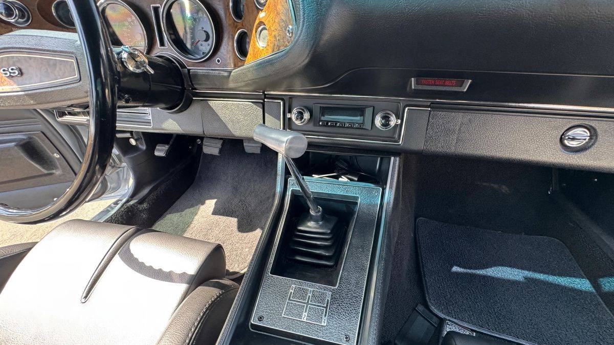 Chevrolet-camaro-1970-silver-12