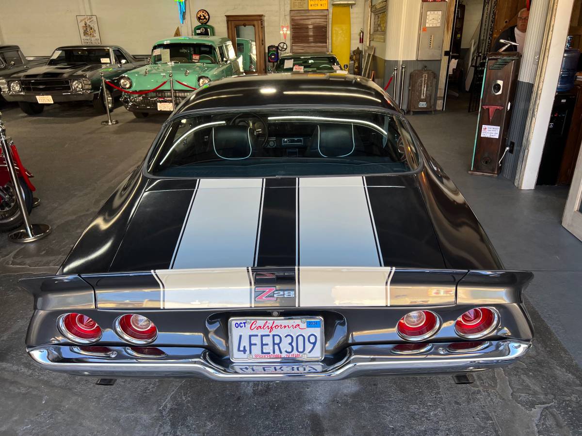 Chevrolet-camaro-1971-grey-1