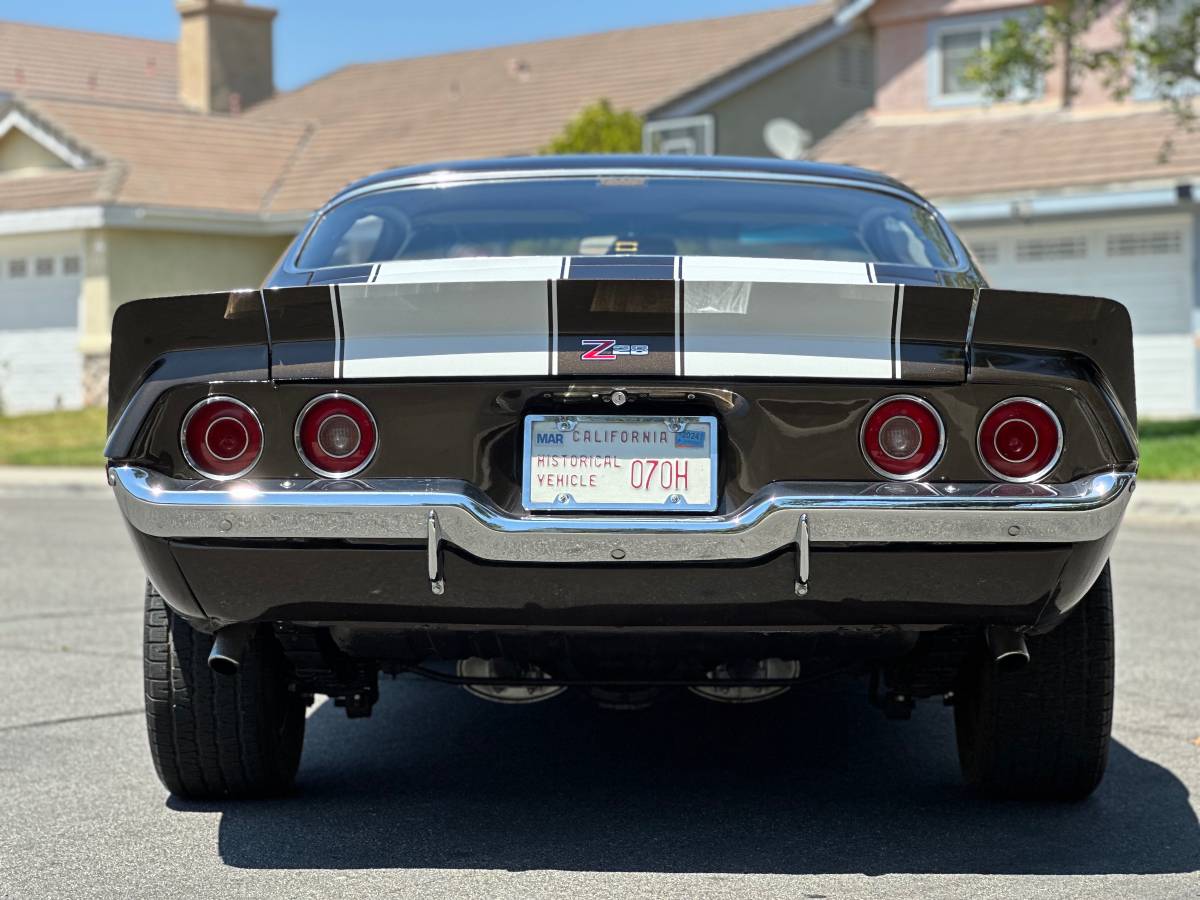 Chevrolet-camaro-1972-brown-3