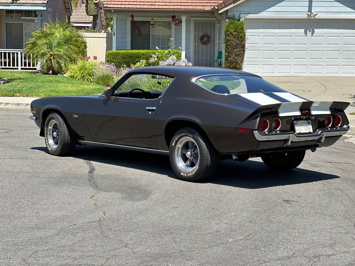 Chevrolet-camaro-1972-brown-4