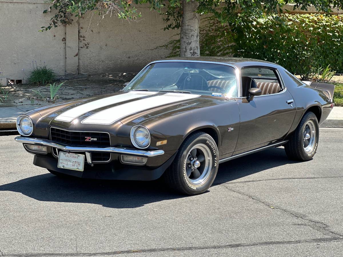 Chevrolet-camaro-1972-brown
