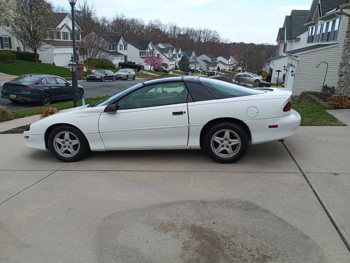 Chevrolet-camaro-1979-white