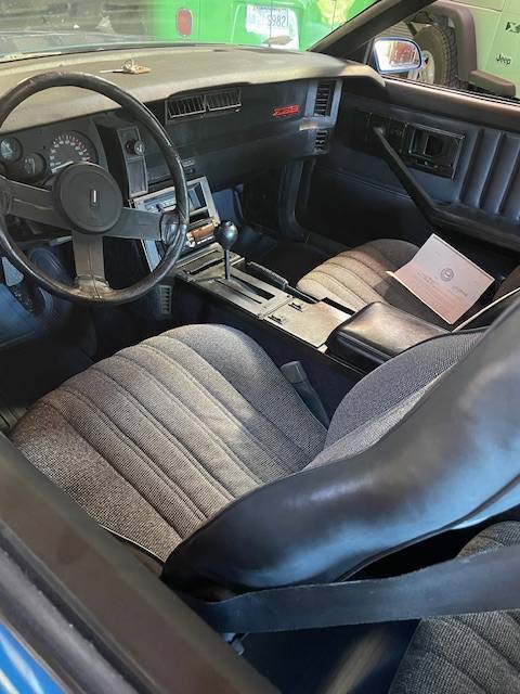 Chevrolet-camaro-1983-blue-10