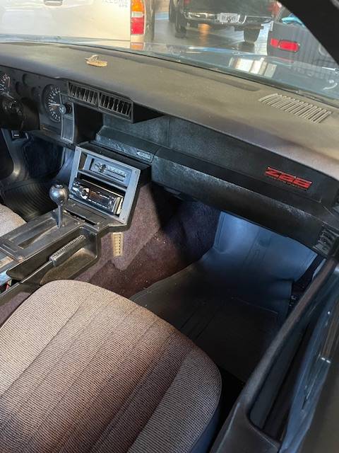 Chevrolet-camaro-1983-blue-8
