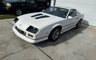 Chevrolet-camaro-1985-white-2