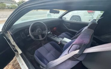 Chevrolet-camaro-1985-white