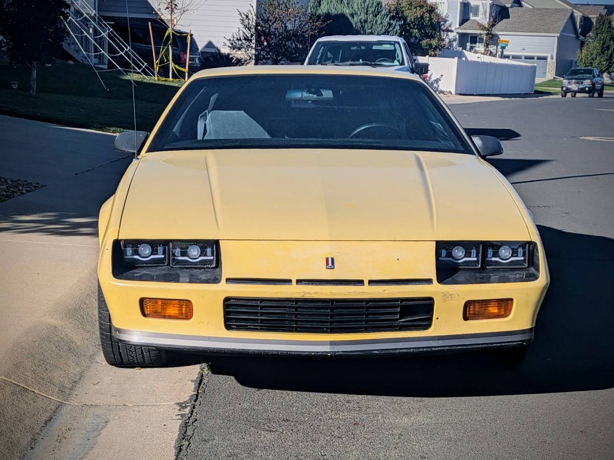 Chevrolet-camaro-1986-yellow-1