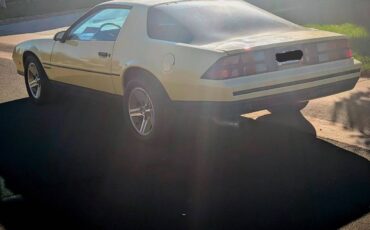 Chevrolet-camaro-1986-yellow-13