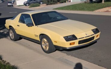 Chevrolet-camaro-1986-yellow-2