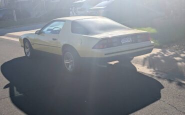 Chevrolet-camaro-1986-yellow-4