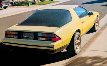 Chevrolet-camaro-1986-yellow-5