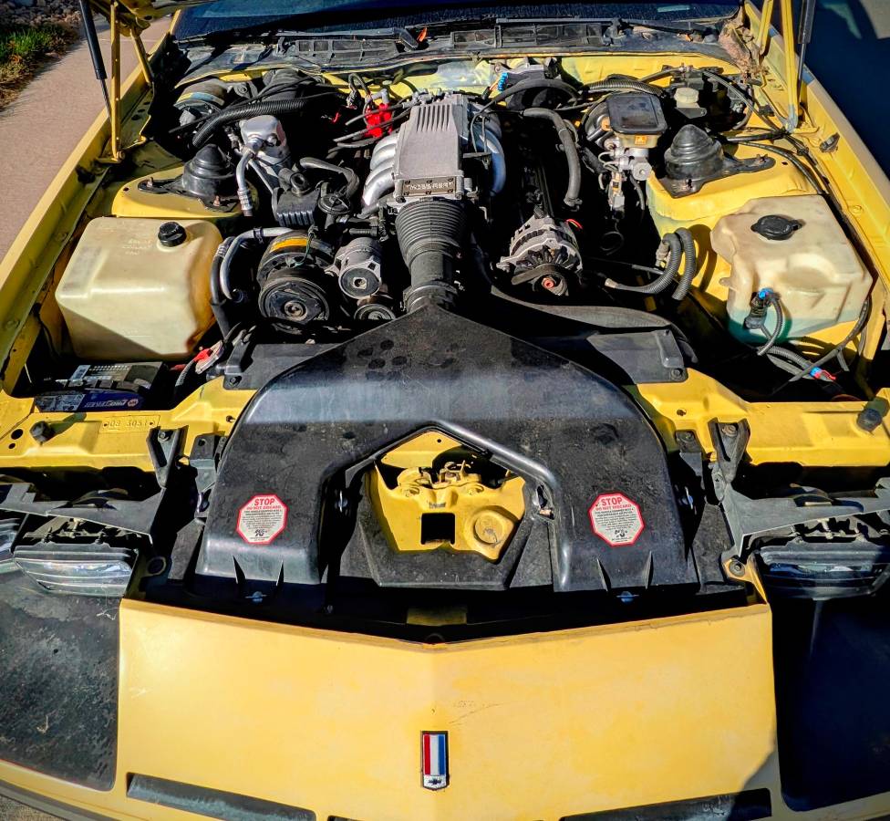 Chevrolet-camaro-1986-yellow-6