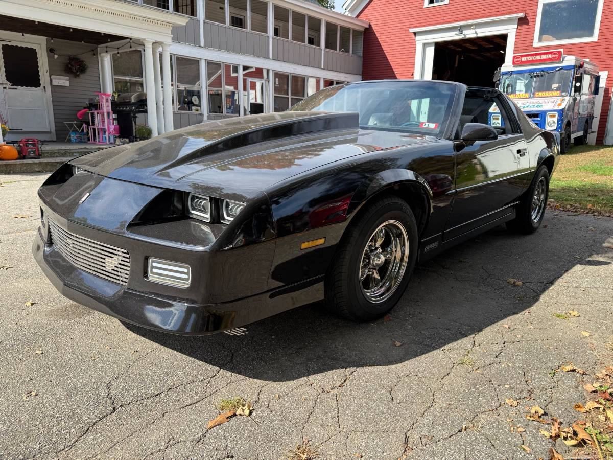 Chevrolet-camaro-1988-black-11