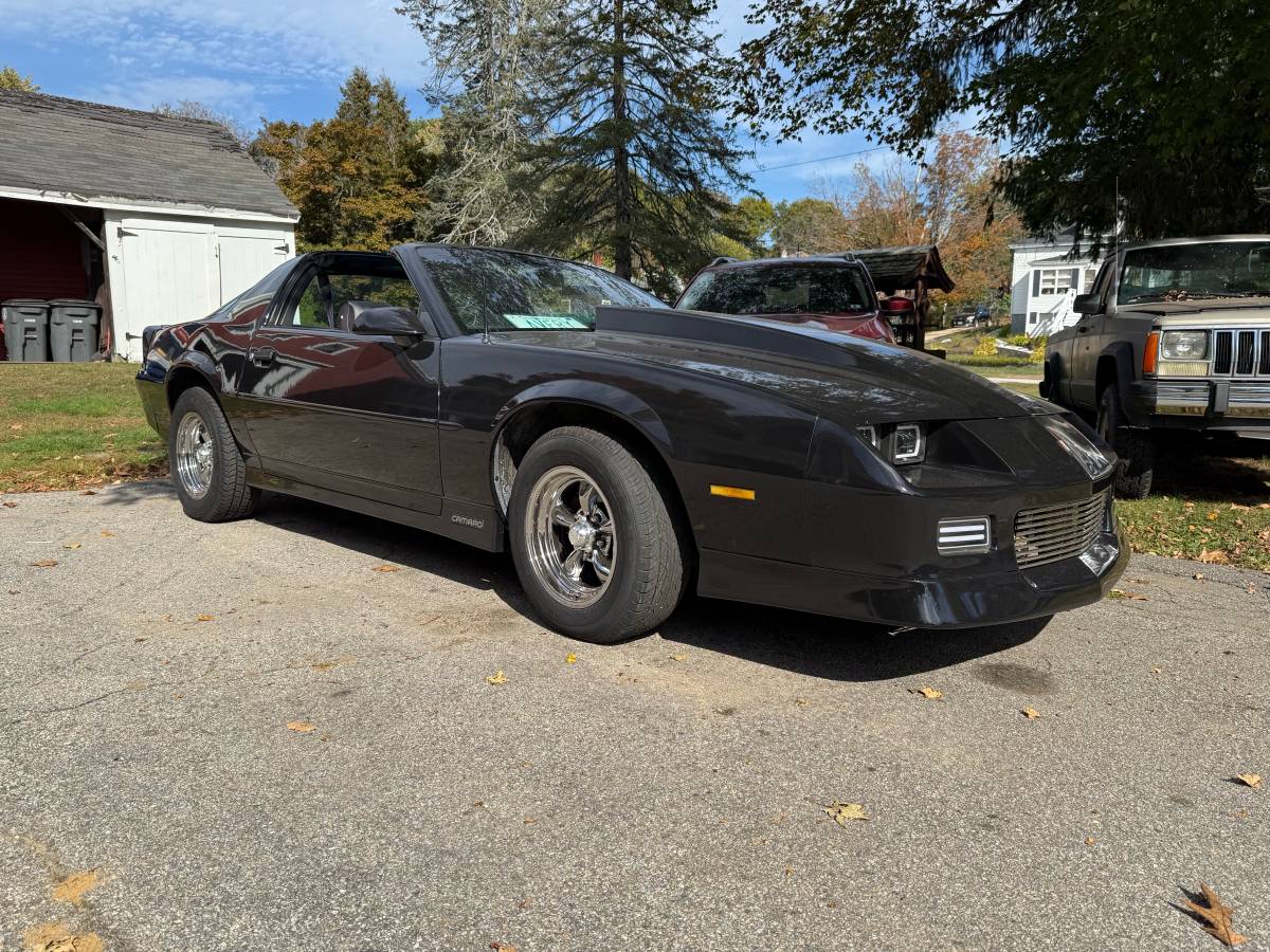 Chevrolet-camaro-1988-black-12