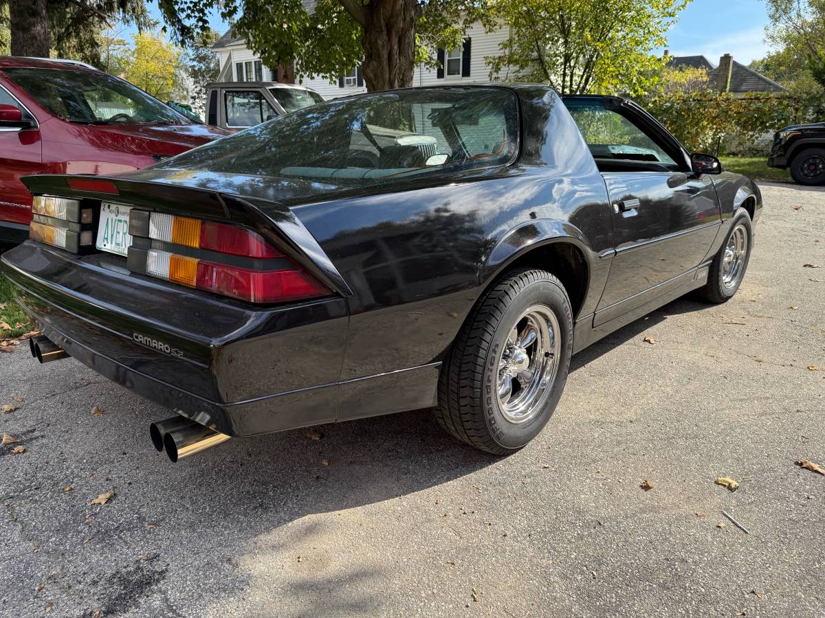 Chevrolet-camaro-1988-black-3