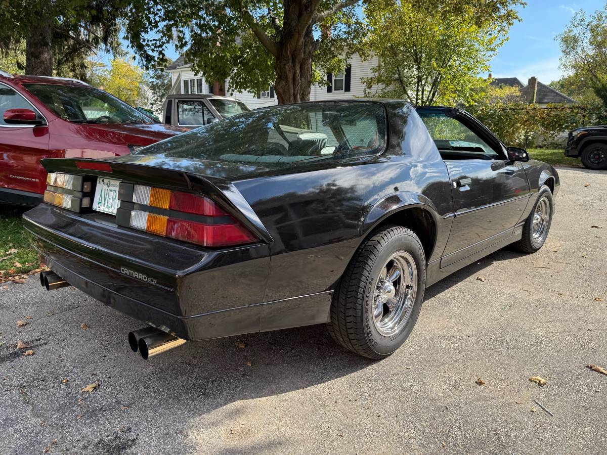 Chevrolet-camaro-1988-black-4