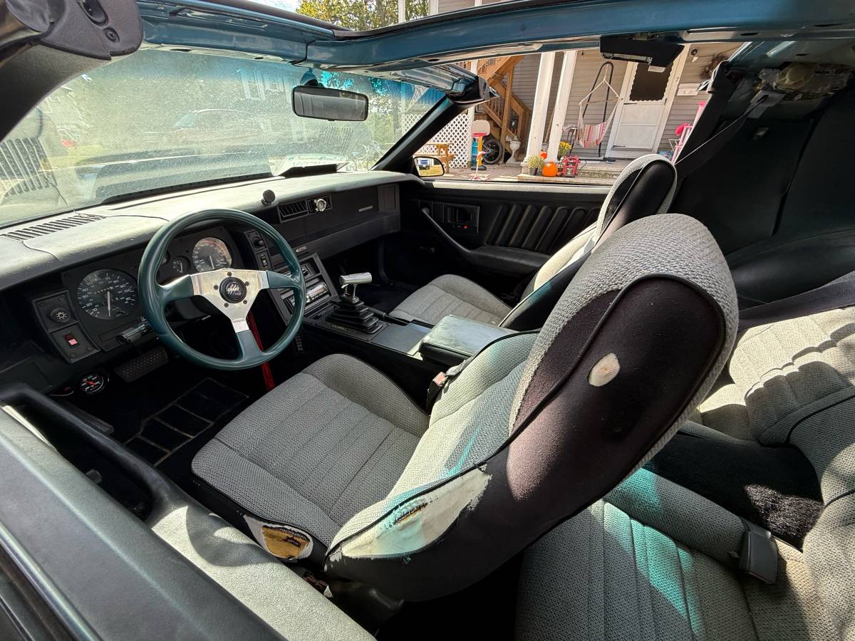 Chevrolet-camaro-1988-black-6