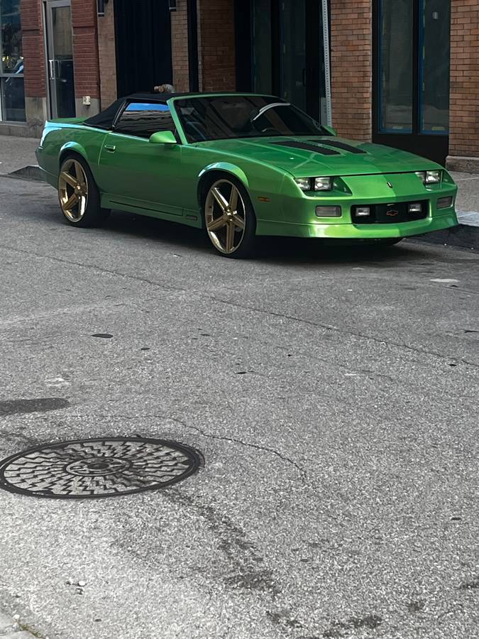 Chevrolet-camaro-iroc-convertible-z28-1988-green-1