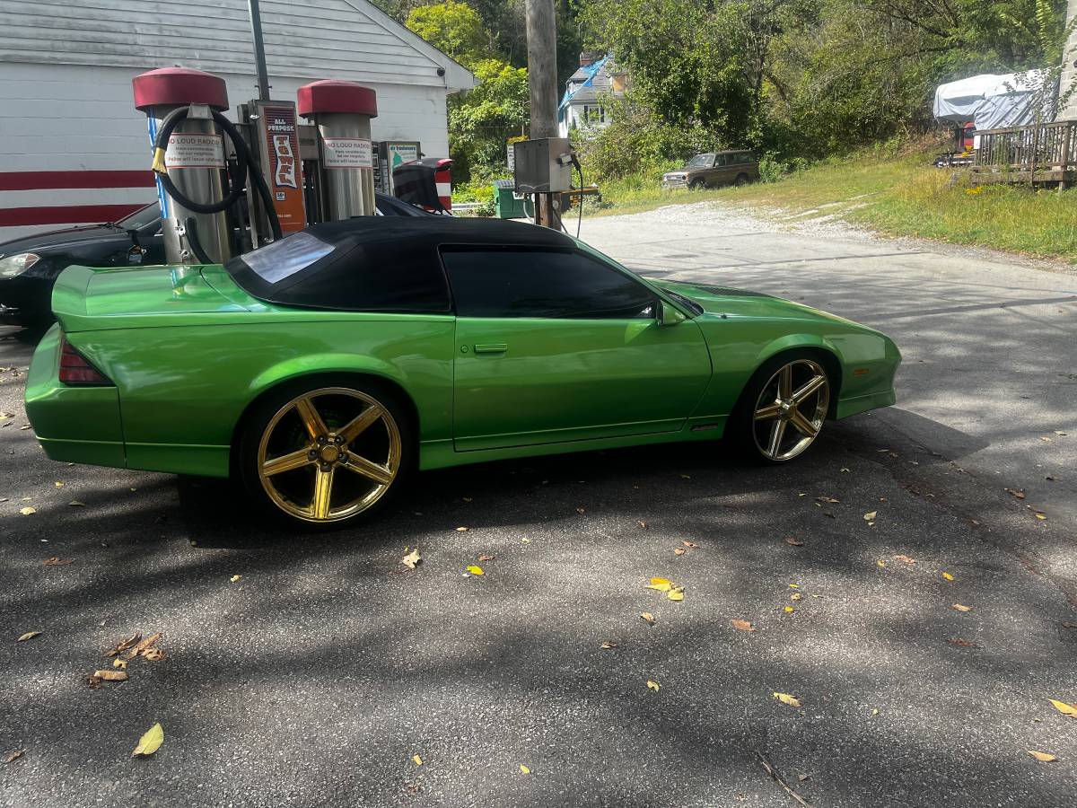 Chevrolet-camaro-iroc-convertible-z28-1988-green-2