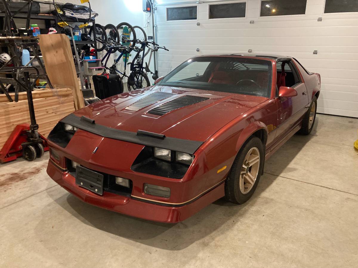 Chevrolet-camaro-iroc-z-28-1986-red-17