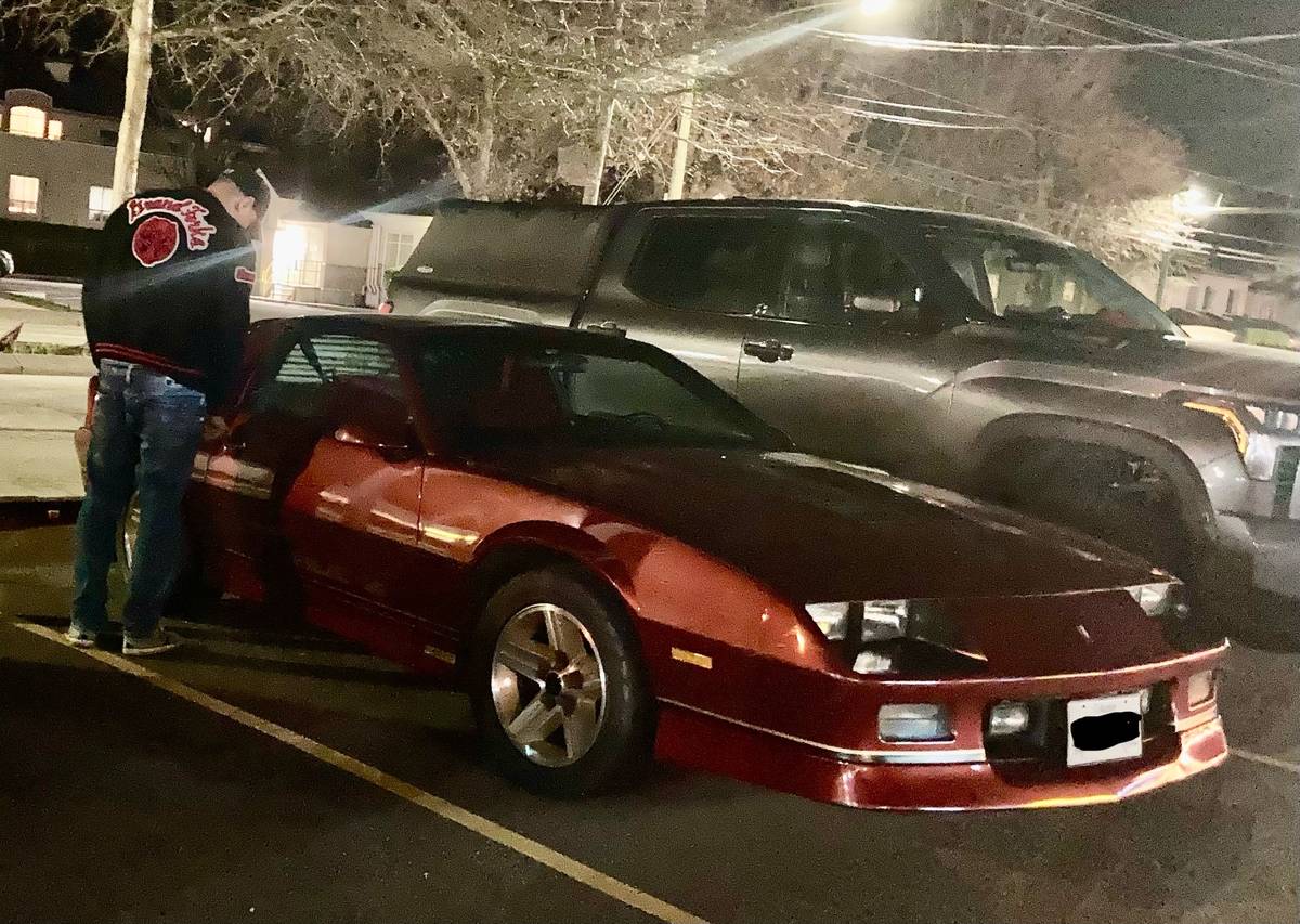 Chevrolet-camaro-iroc-z-28-1986-red-18