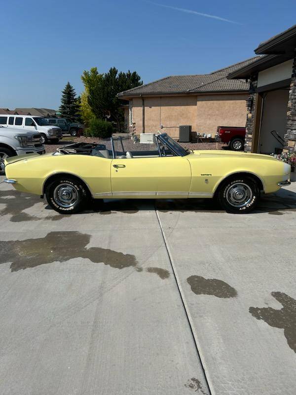 Chevrolet-camaro-rs-1967-yellow-15