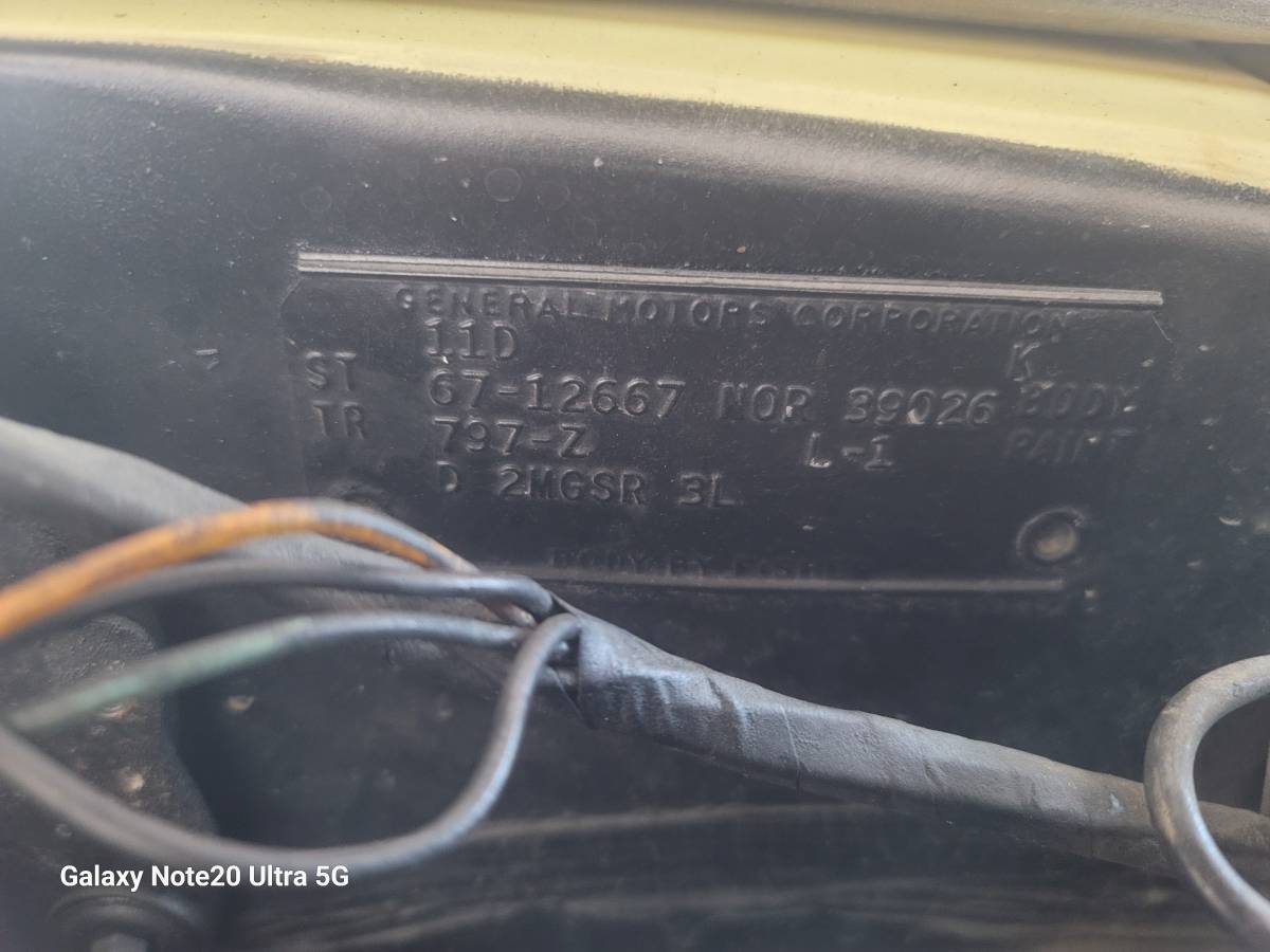 Chevrolet-camaro-rs-1967-yellow-19