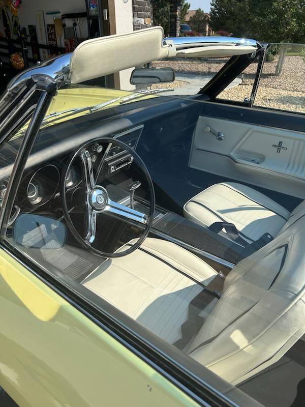 Chevrolet-camaro-rs-1967-yellow-2