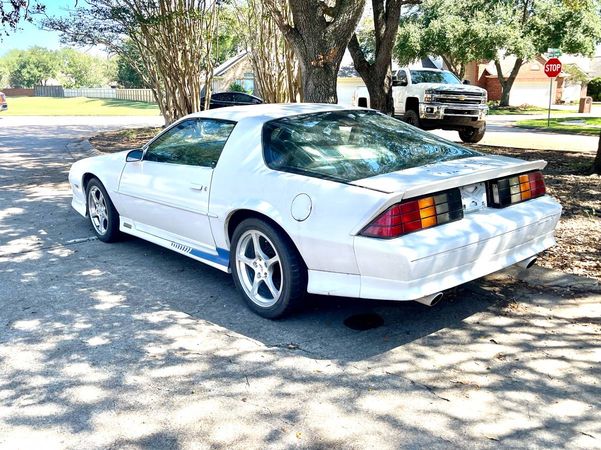 Chevrolet-camaro-rs-1992-white-1