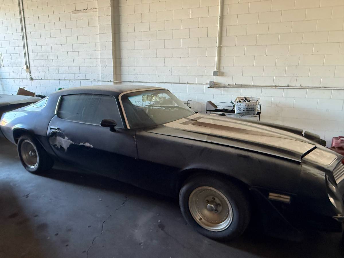 Chevrolet-camaro-sport-1981-black-3