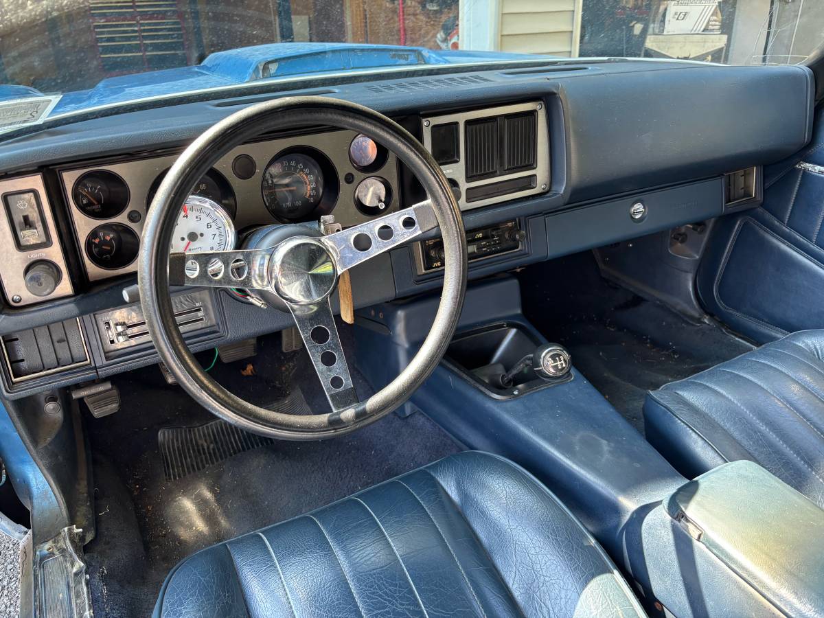 Chevrolet-camaro-z28-1981-blue-14