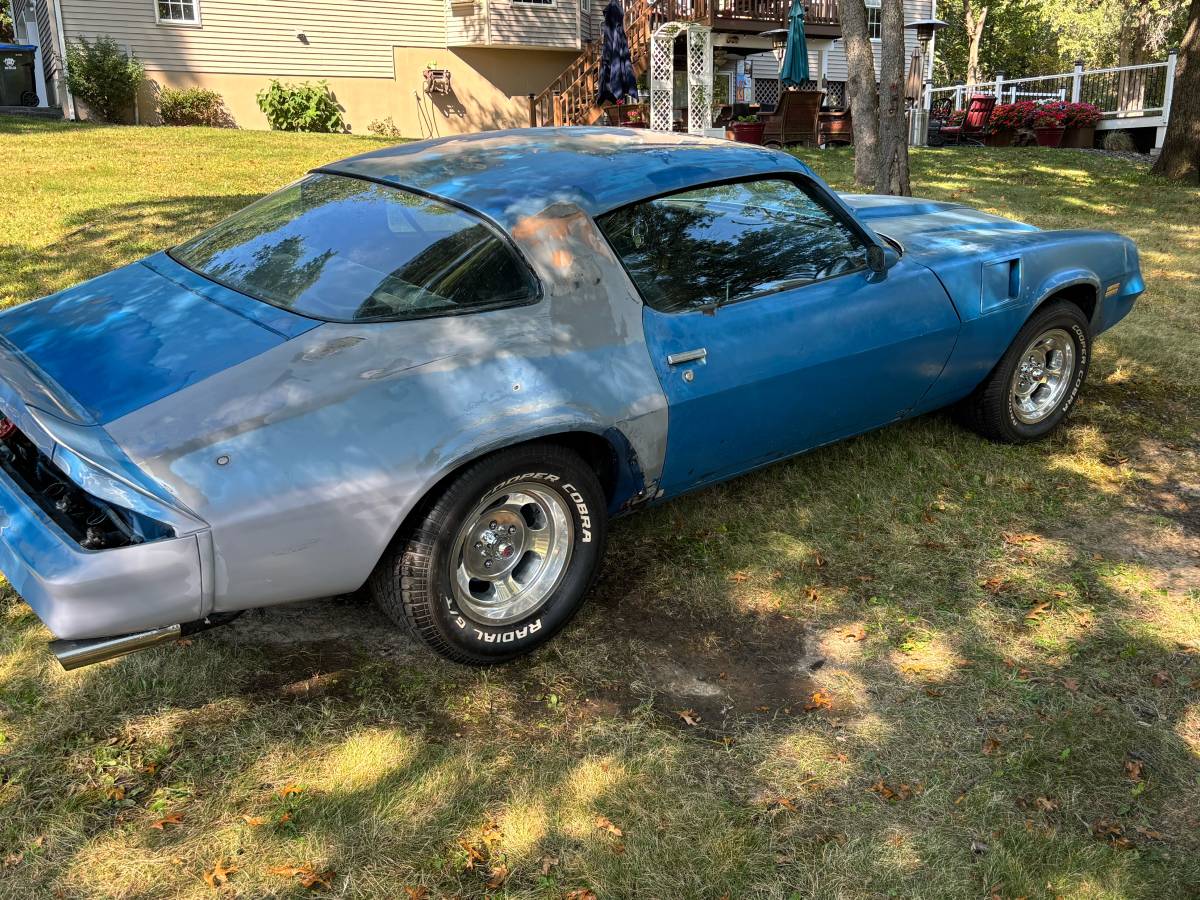 Chevrolet-camaro-z28-1981-blue-2