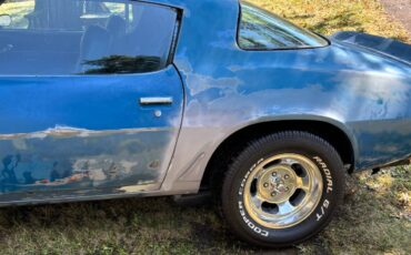 Chevrolet-camaro-z28-1981-blue-3