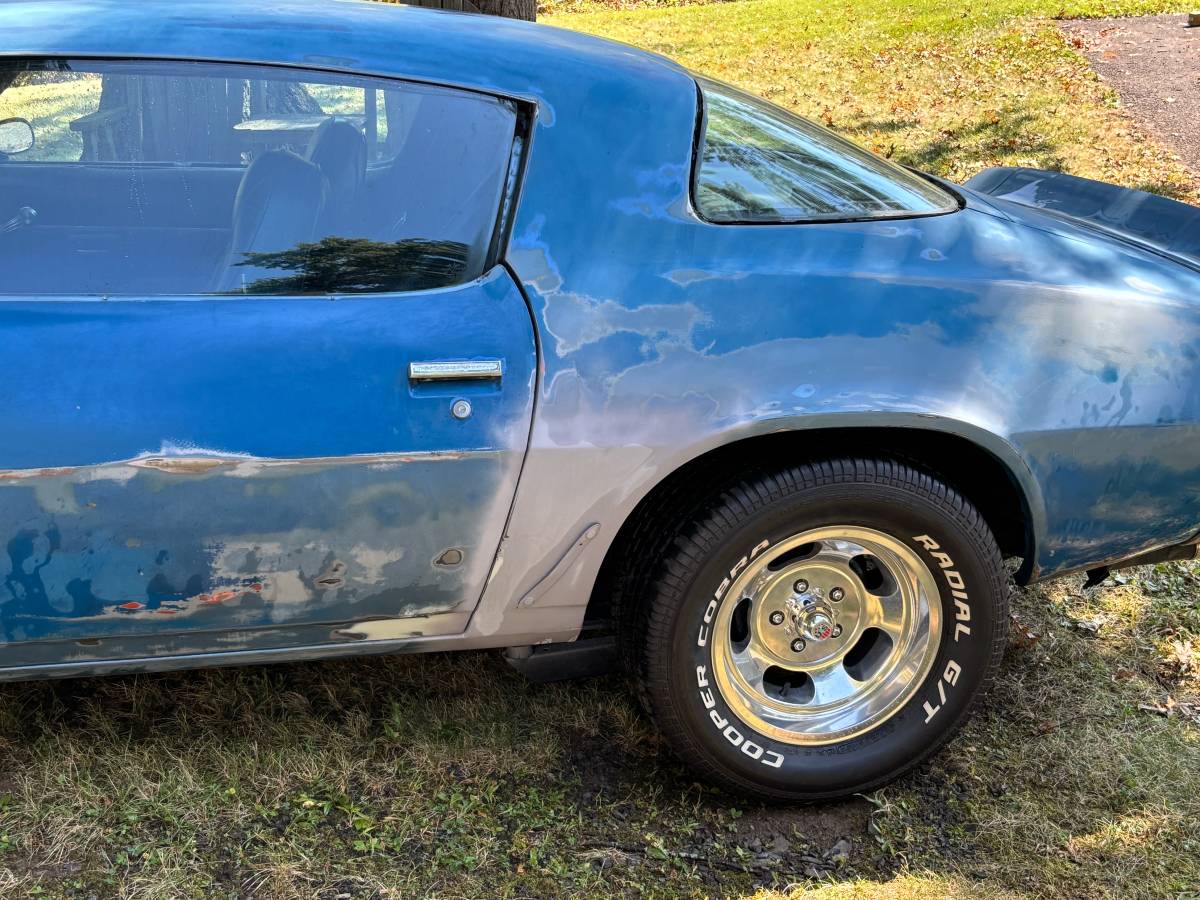 Chevrolet-camaro-z28-1981-blue-3
