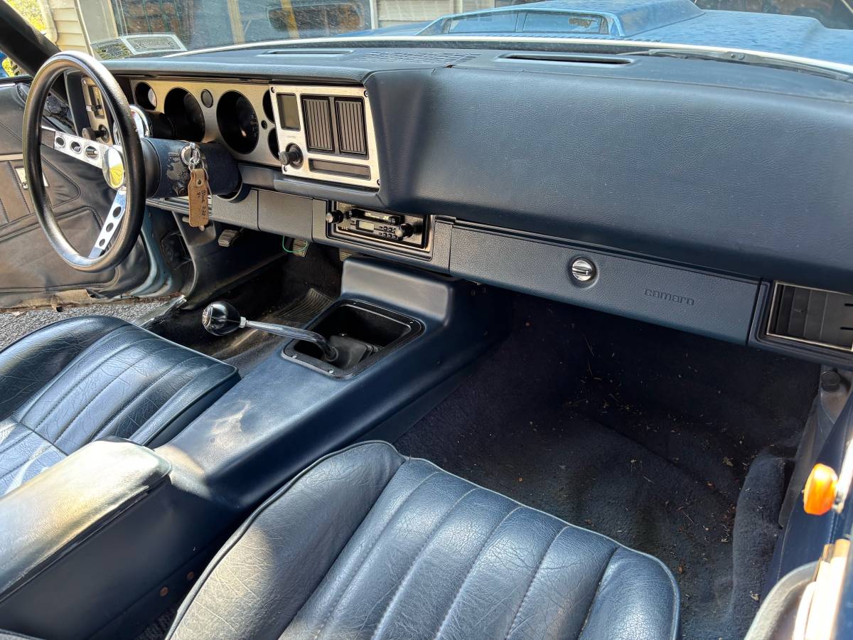 Chevrolet-camaro-z28-1981-blue-6